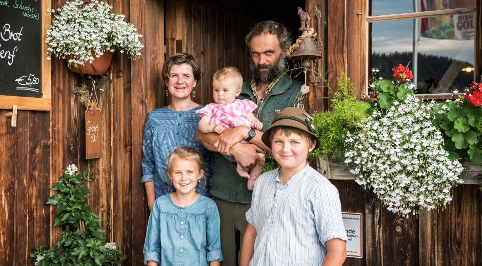 Familie Milz auf der Alpe Osterberg © Tourismus Hörnerdörfer, F. Kjer