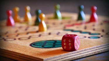 Spieletrett für Erwachsene © Tourismus Hörnerdörfer, Pixabay_Peggychoucair