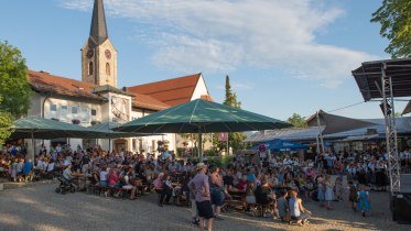 Die Burgberger Dorfabende:
Genießen Sie den lauen Sommerabend mit viel Brauchtum, Musik und Tanz © ©Gemeinde Burgberg