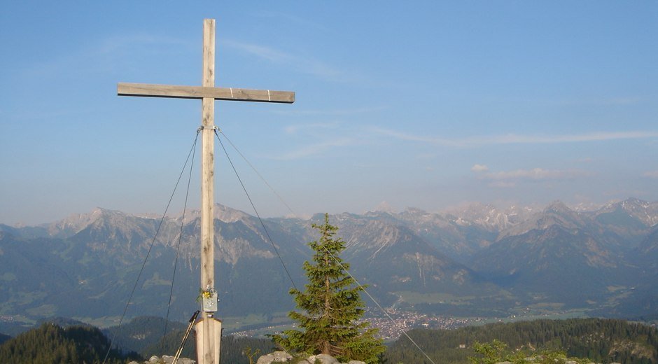 Gipfelkreuz auf dem Besler © Tourismus Hörnerdörfer, H. Besler