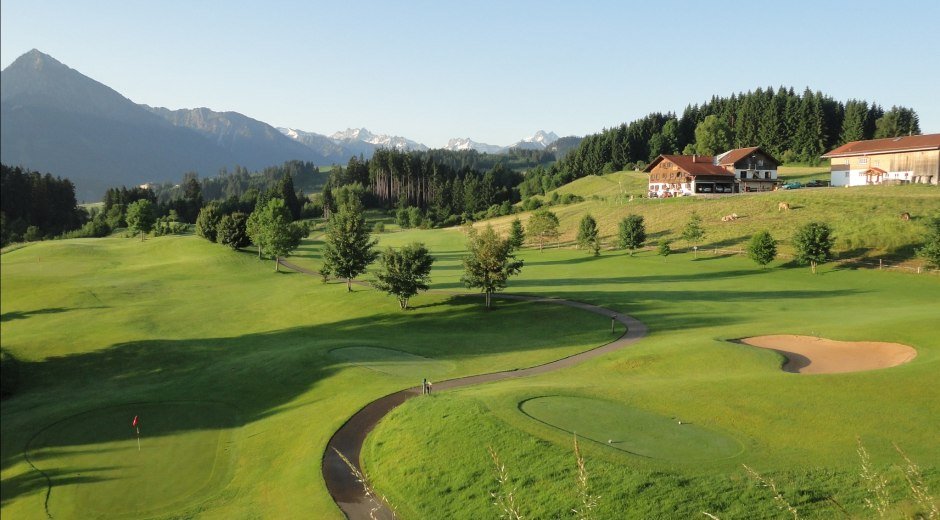 Der Golfplatz Oberallgäu gehört zusammen dem dem Golfplatz Sonnenalp zum Sonnenalp Resort in Ofterschwang © Tourismus Hörnerdörfer, H. Besler