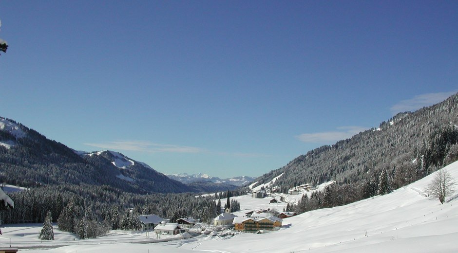 Winterwandern Höhenweg Dorf