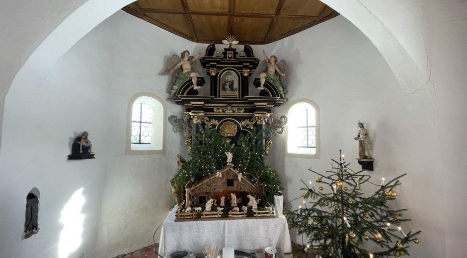 Altar mit Krippe in der Adventszeit © Tourismus Hörnerdörfer - S. Salzberger