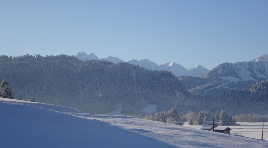 Blick auf die verschneiten Allgäuer Berge © Tourismus Hörnerdörfer, S. Salzberger