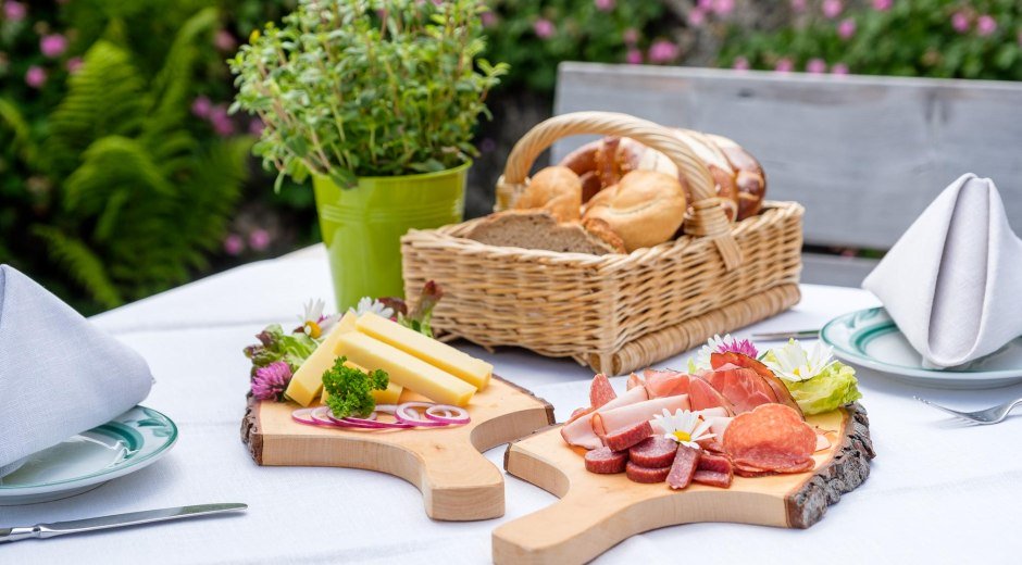 Brotzeit auf der Weltcuphuette