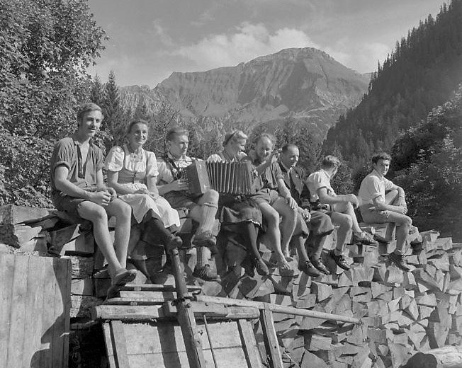 Auf der Alp 1949 © Lala Aufsberg, Archiv Heimatbund Allgäu e.V.