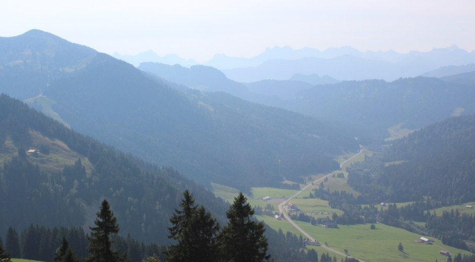 Weiter Blick übers Tal
