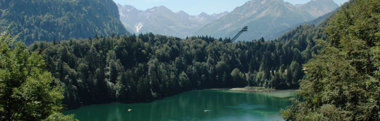 Freibergsee mit Skiflugschanze © Thomas Dietmann