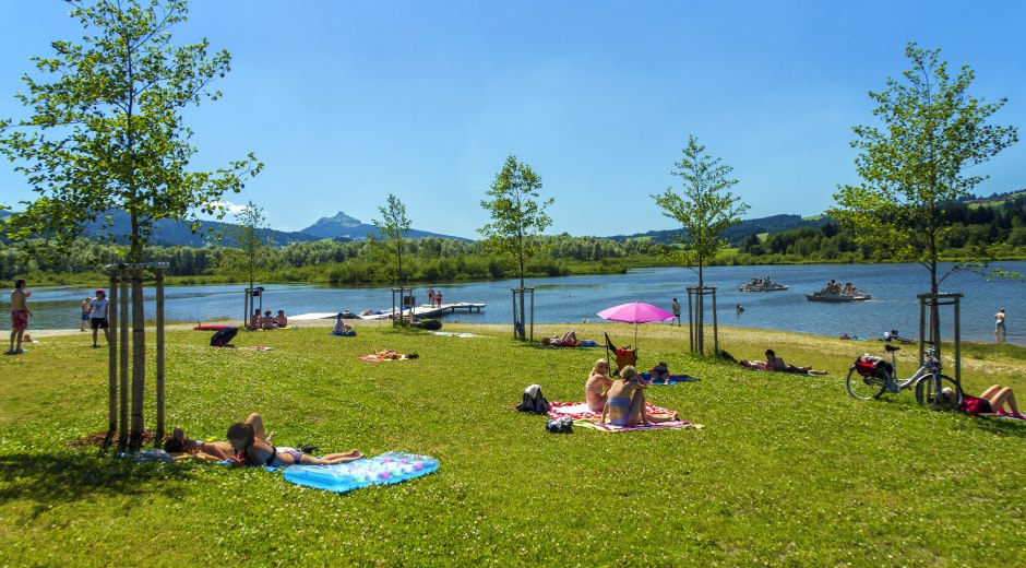 Naturbadeplatz Grüntensee - Liegewiese © Tourist-Info