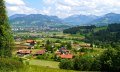 Blick vom Naturlehrpfad auf Bettenried und Sonthofen © Tourismus Hörnerdörfer GmbH